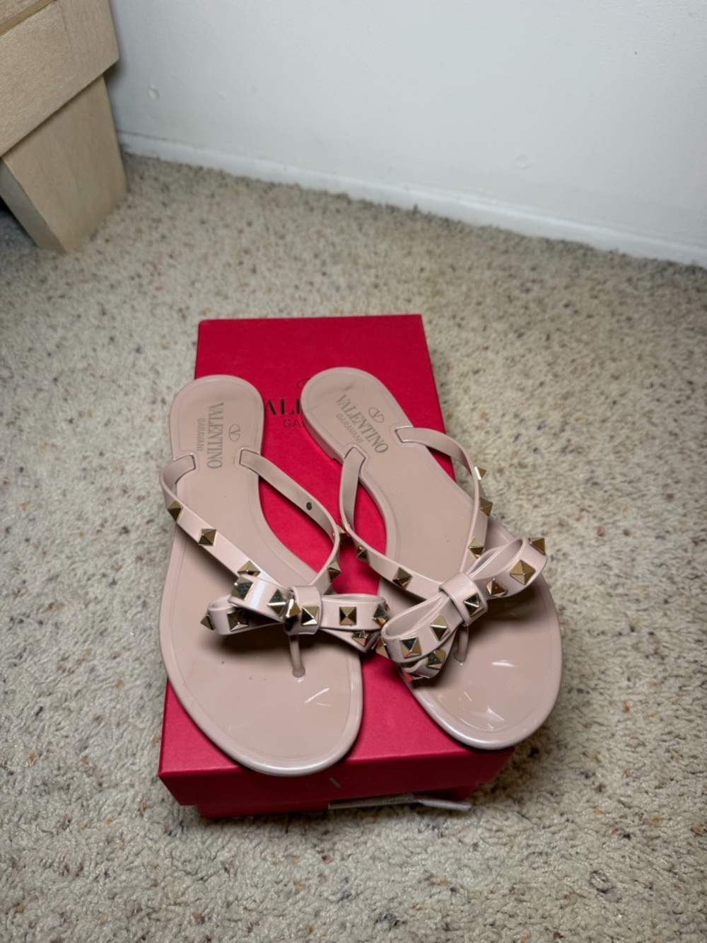 Valentino Garavani Pink Nude Jelly Bow Rockstud Thong Sandals